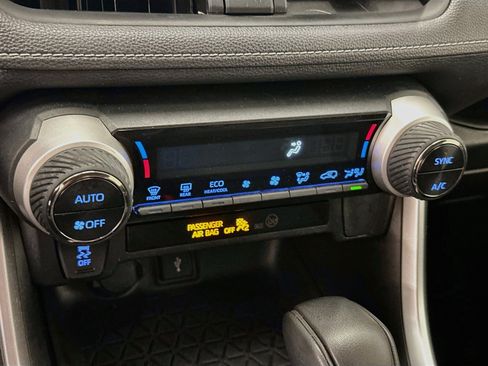 Used 2020 Toyota RAV4 XLE w/ Convenience Package AWD/4WD image 24