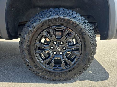 Used 2024 Chevrolet Silverado 1500 ZR2 w/ Technology Package image 33