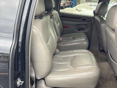 Used 2005 Cadillac Escalade ESV AWD image 19