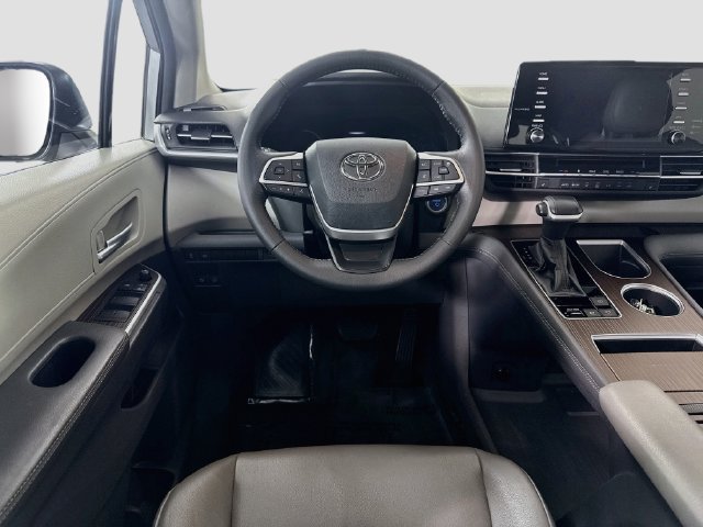 Certified 2021 Toyota Sienna XLE FWD image 24