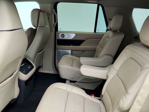 Used 2020 Lincoln Navigator Reserve w/ Luxury Package RWD image 21