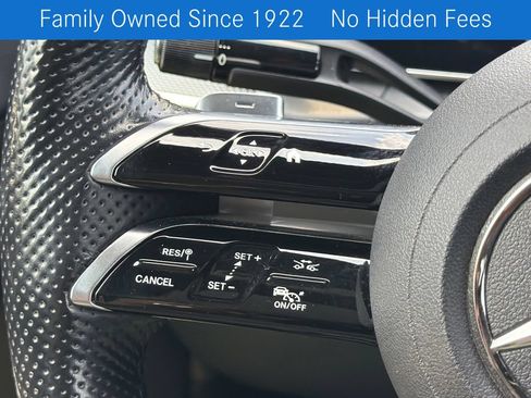 Used 2024 Mercedes-Benz GLC 300 4MATIC image 23
