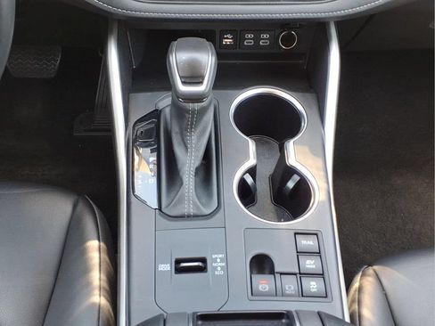 Used 2024 Toyota Highlander XLE AWD/4WD image 20
