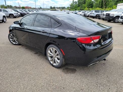 Used 2015 Chrysler 200 S FWD image 5
