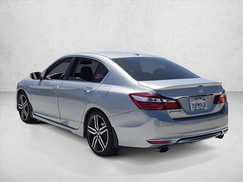 Used 2017 Honda Accord Touring image 7