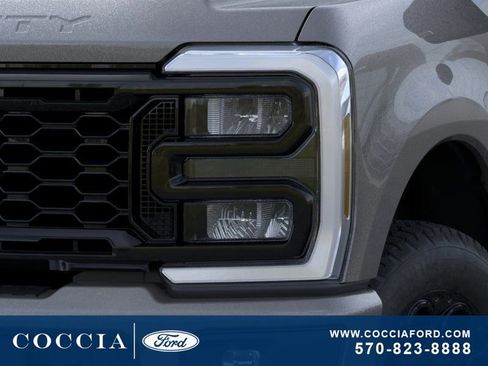 New 2026 Ford F250 Lariat w/ Black Appearance Package image 18