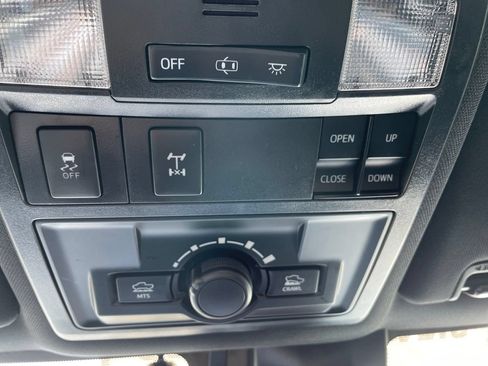 Certified 2019 Toyota Tacoma TRD Off-Road w/ TRD Premium Off Road Package AWD/4WD image 25