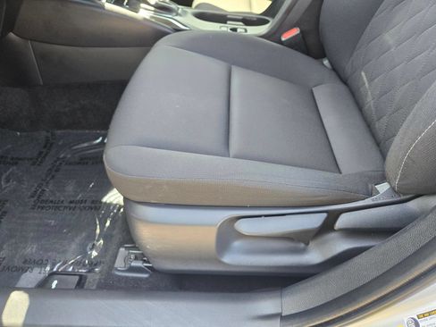 Used 2024 Toyota Corolla LE w/ LE Convenience Package FWD image 10