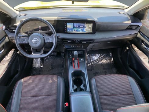 Used 2025 Nissan Kicks SR FWD image 10