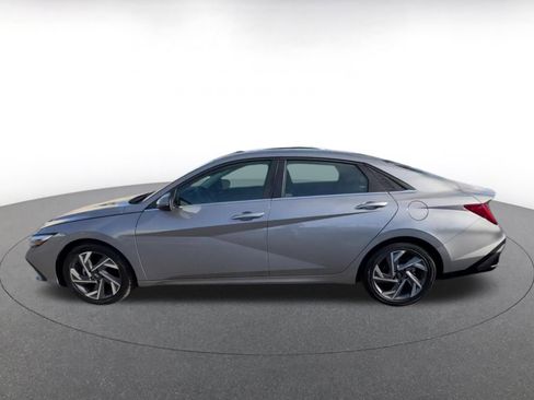 Used 2025 Hyundai Elantra Limited image 9