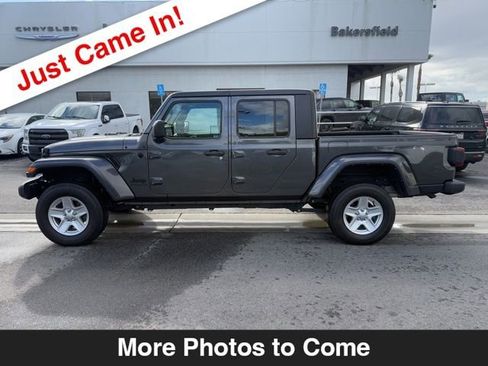 Certified 2022 Jeep Gladiator Sport image 2