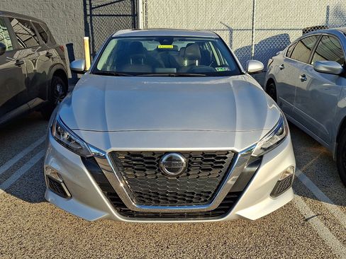 Used 2022 Nissan Altima 2.5 SV w/ SV Premium Package FWD image 2