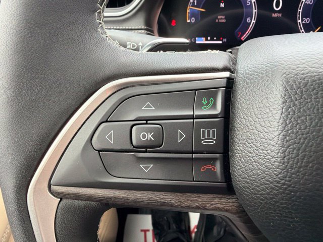 Certified 2025 Jeep Grand Cherokee Limited w/ Trailer Tow Package AWD/4WD image 22