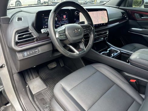 Used 2025 Chevrolet Traverse Z71 w/ Enhanced Driving Package image 17