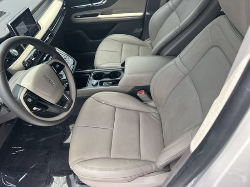 Used 2020 Lincoln Corsair AWD w/ Premium Package image 18