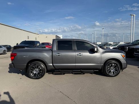 Used 2021 Nissan Titan SV w/ SV Convenience Package image 32