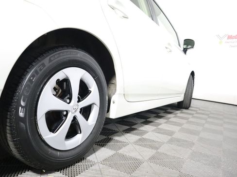 Used 2015 Toyota Prius Four image 20