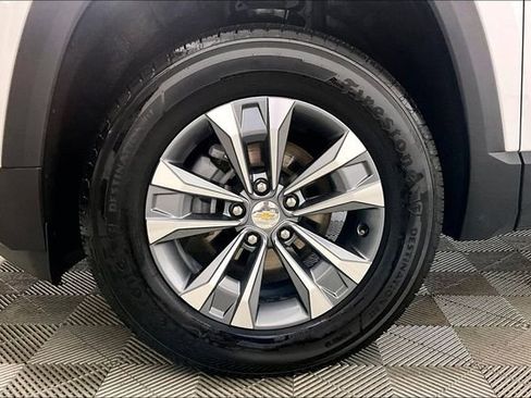 Used 2025 Chevrolet Equinox LT FWD image 8