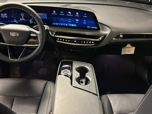 Used 2025 Cadillac Lyriq Sport image 17