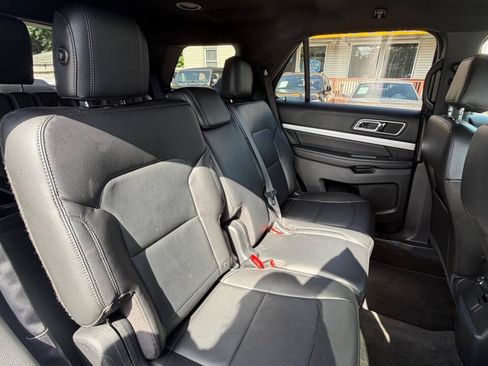 Used 2016 Ford Explorer XLT w/ Equipment Group 202A AWD/4WD image 18