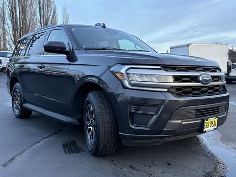 Certified 2024 Ford Expedition XLT image 3