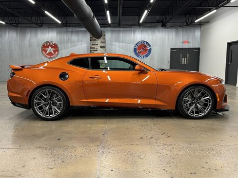 Used 2022 Chevrolet Camaro ZL1 RWD image 17
