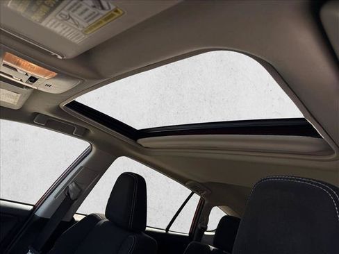 Used 2017 Toyota RAV4 XLE FWD image 14