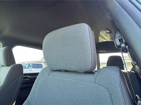 New 2026 RAM 1500 4x4 Crew Cab image 23