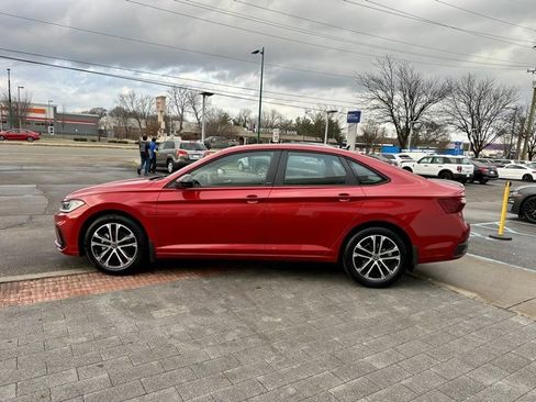 Certified 2025 Volkswagen Jetta Sport image 4