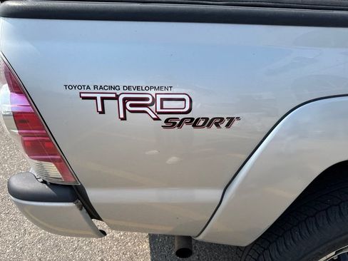 Used 2010 Toyota Tacoma 4x4 Double Cab V6 image 4