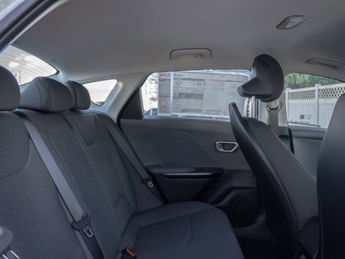 New 2025 Kia K4 LXS image 38