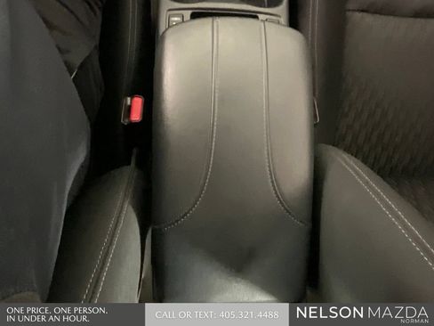 Used 2017 Nissan Rogue SV FWD image 39