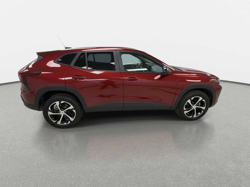 Used 2025 Chevrolet Trax RS w/ Driver Confidence Package image 9