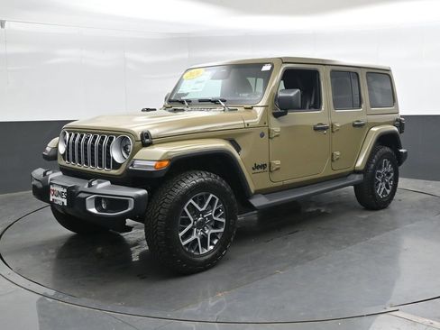 New 2026 Jeep Wrangler Unlimited Sahara AWD/4WD image 6