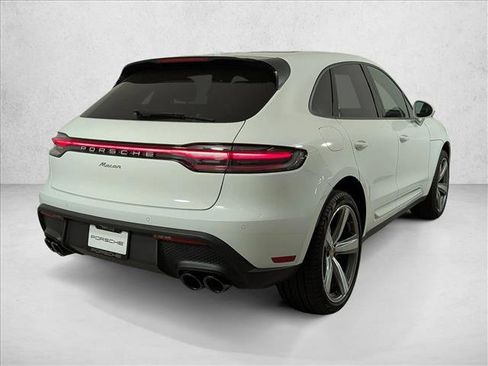 Certified 2025 Porsche Macan AWD/4WD image 9