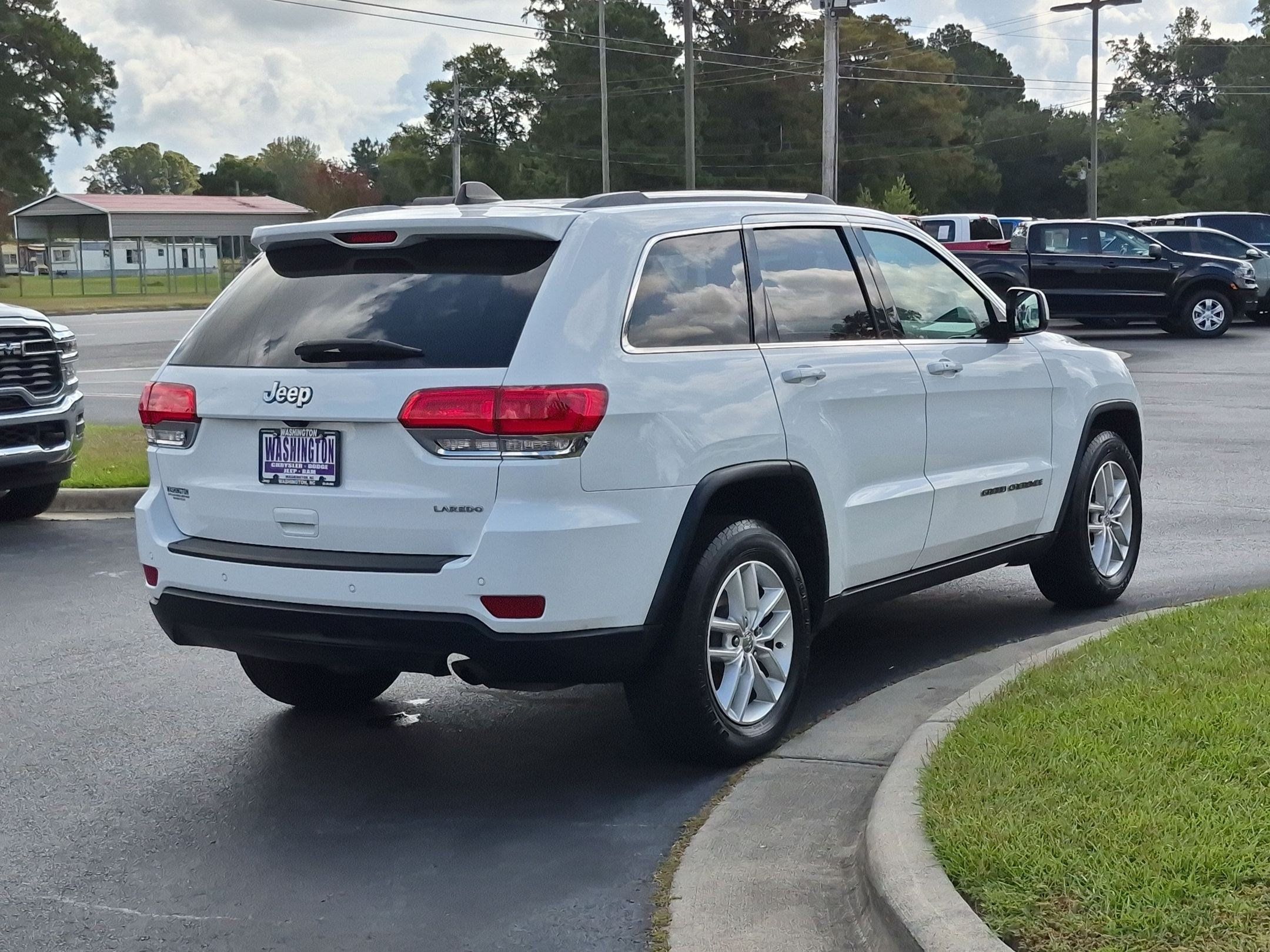 Used 2018 Jeep Grand Cherokee Laredo RWD image 5