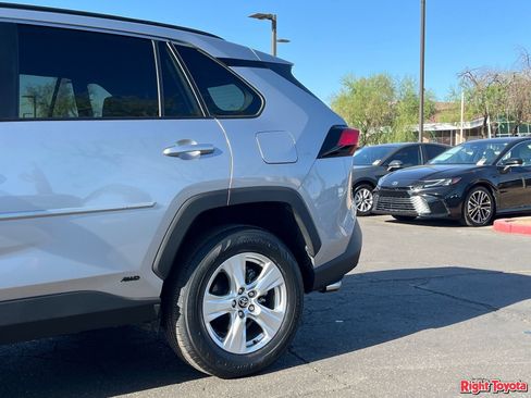 Certified 2021 Toyota RAV4 XLE w/ Carpet Mat Package (TMS) AWD/4WD image 11