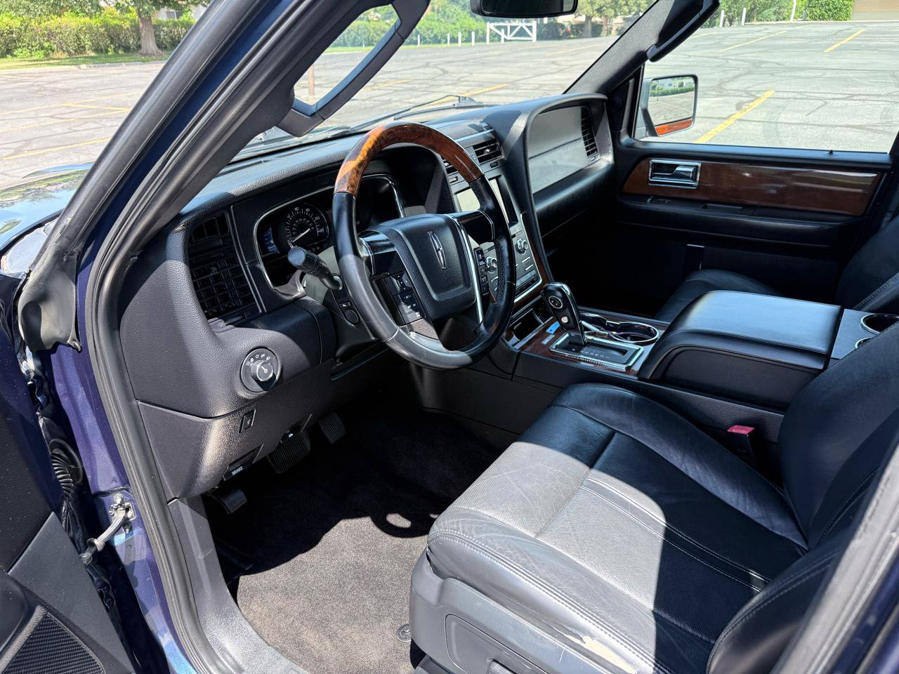 Used 2015 Lincoln Navigator 4WD image 9