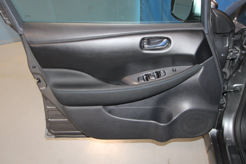 Used 2025 Nissan Leaf S FWD image 5