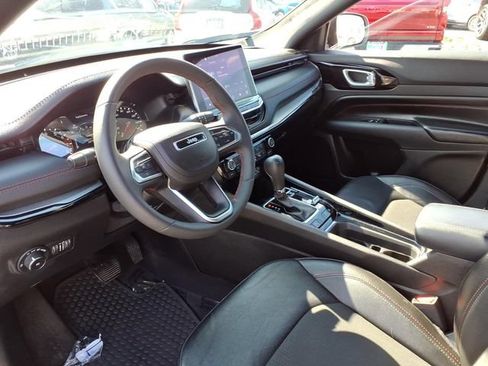Used 2025 Jeep Compass Trailhawk AWD/4WD image 13