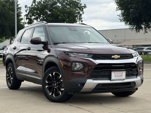 Used 2022 Chevrolet TrailBlazer LT AWD/4WD image 2