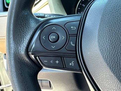 Used 2019 Toyota RAV4 LE FWD image 22
