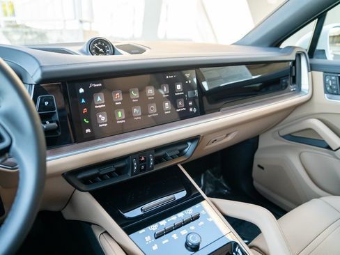Certified 2025 Porsche Cayenne E-Hybrid Coupe AWD/4WD image 14
