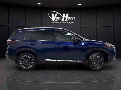 Used 2024 Nissan Rogue Platinum w/ Platinum Premium Package image 2