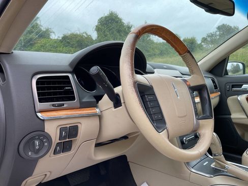 Used 2010 Lincoln MKZ image 15