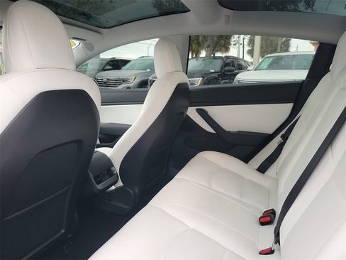 Used 2020 Tesla Model 3 Standard Range Plus image 7