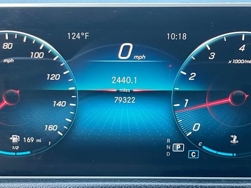 Used 2020 Mercedes-Benz GLB 250 4MATIC w/ Premium Package image 11