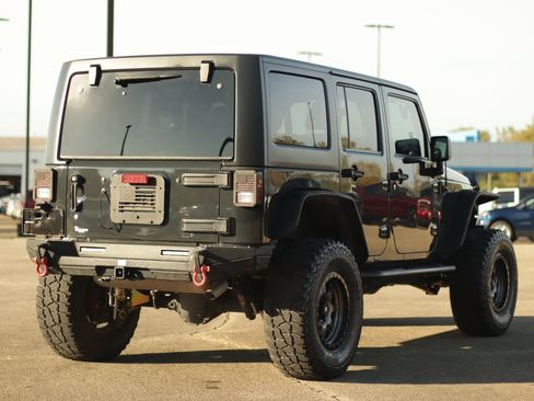 Used 2016 Jeep Wrangler Unlimited Rubicon w/ Connectivity Group image 7