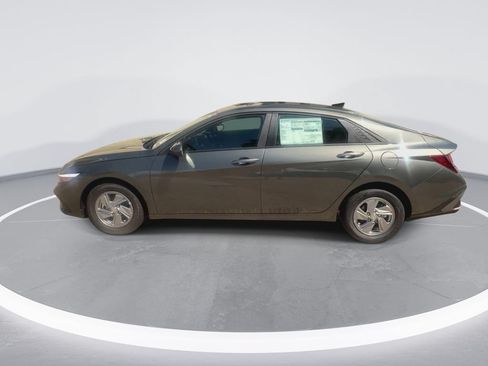 Used 2026 Hyundai Elantra SE FWD image 5