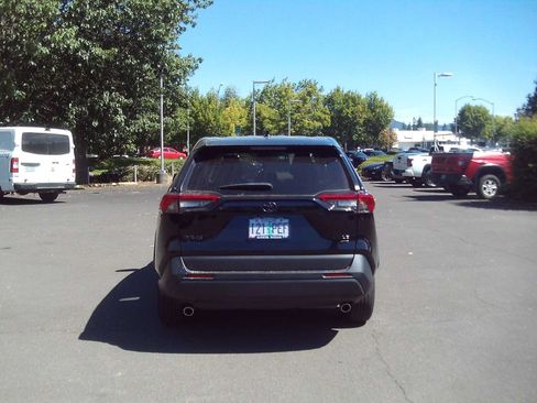 Used 2023 Toyota RAV4 LE AWD/4WD image 4